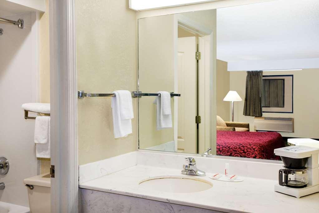 Days Inn & Suites By Wyndham Columbia Airport West Columbia Zimmer foto