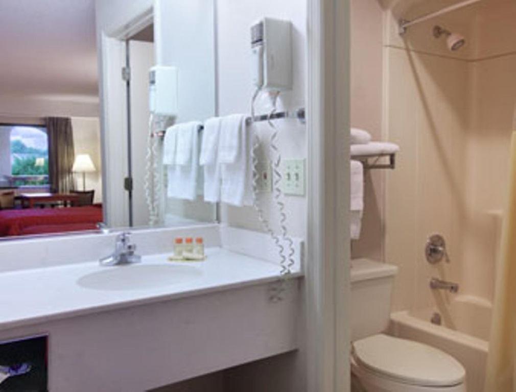 Days Inn & Suites By Wyndham Columbia Airport West Columbia Zimmer foto
